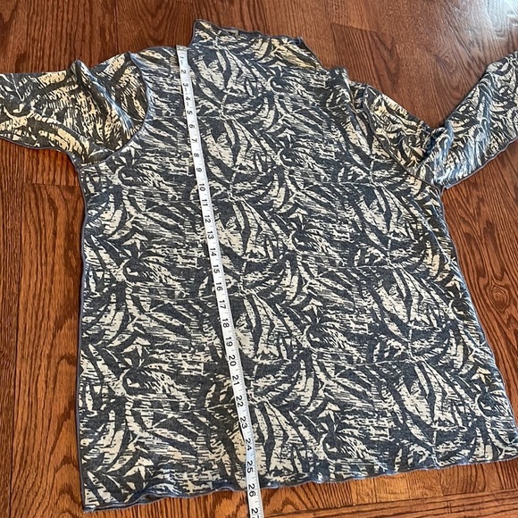 Trisha Tyler women’s mock neck gray print knit top long sleeve inside out stitch - Picture 11 of 14